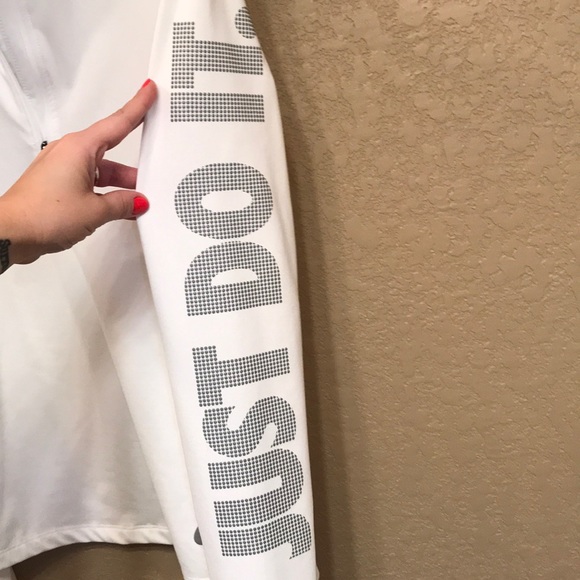 NIKE DRI-FIT - Picture 4 of 6